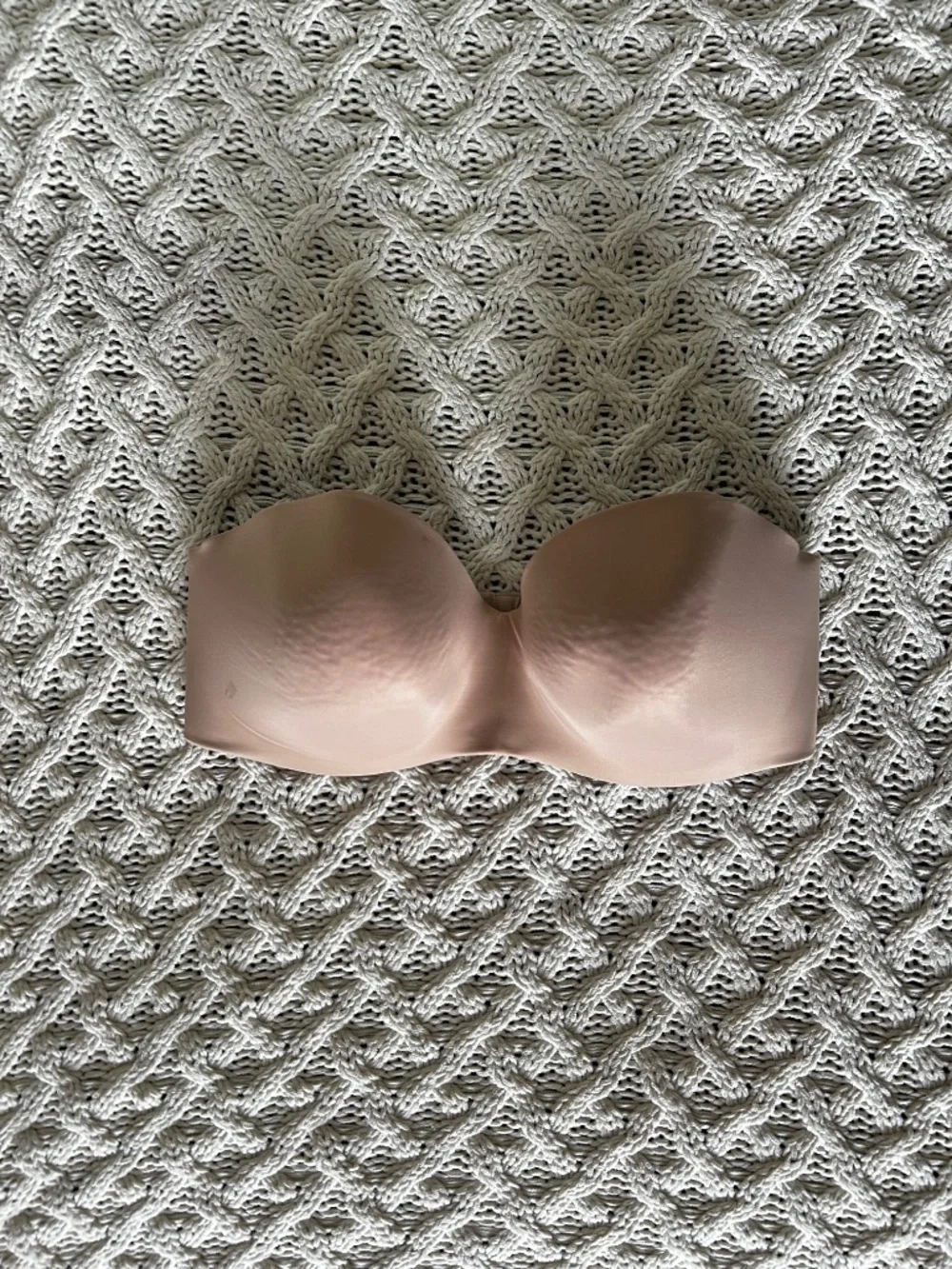 Nude seamless strapless bra 🤎